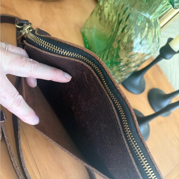 Elegant Dark Brown Crossbody Bag - Picture 3 of 8